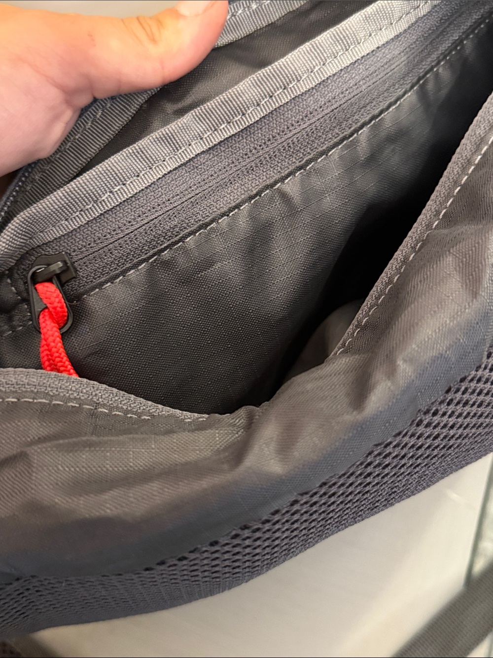 Eddie Bauer Stowaway 10L Black Packable Sling Backpack Red Accents - Picture 6 of 9